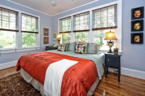 Spacious 2BR in Myers Park with sunroom
